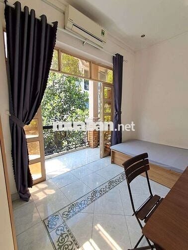 Phòng full nội thất, máy lạnh, ban công