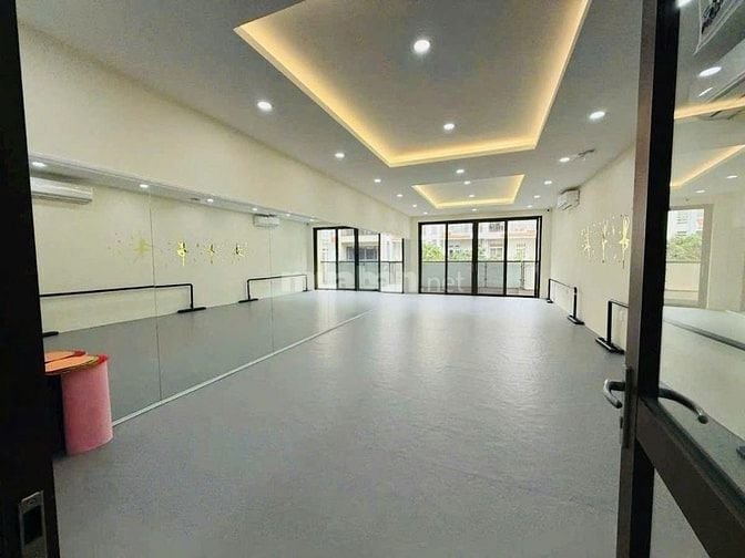CHO THUÊ NHÀ MẶT TIỀN NGUYỄN CÔNG TRỨ, QUẬN 1 