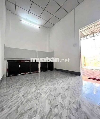 Bán nhà cấp 4 sổ hồng riêng, dt 100m2 ngay chợ Bình Điền giá 720triệu