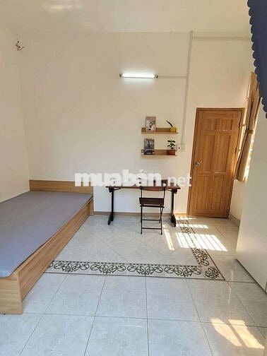 Phòng full nội thất, máy lạnh, ban công