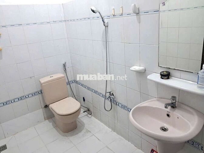 Phòng full nội thất, máy lạnh, ban công