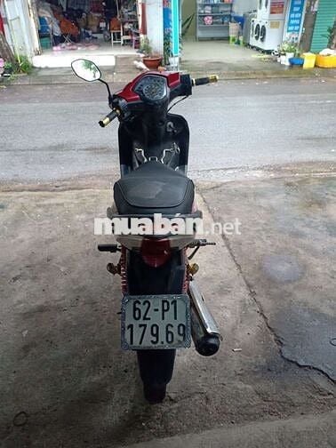 Xe máy Honda màu đỏ, chất liệu kim loại, nhựa