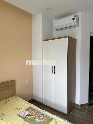 studio cửa sổ lớn thoáng mát full nội thất