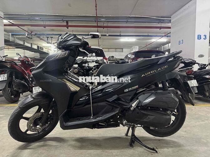 AB 125 đen nhám