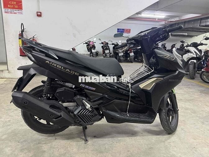 AB 125 đen nhám