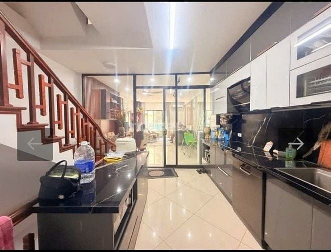CHÍNH CHỦ BÁN NHÀ CẦU GIẤY, SÁT PHỐ, Ô TÔ 7 CHỖ QUA NHÀ 54m, 19,8 TỶ