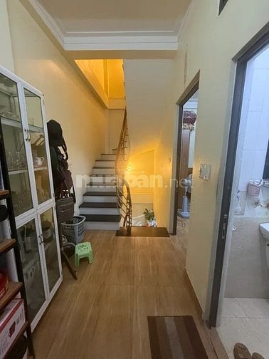 Bán nhà phố Ngọc Lâm 43m²x 3 Tầng , trung tâm phố , Giá 9,8 tỷ 