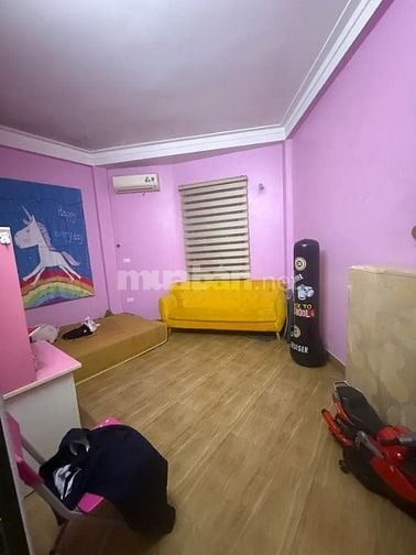 Bán nhà phố Ngọc Lâm 43m²x 3 Tầng , trung tâm phố , Giá 9,8 tỷ 