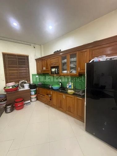 Bán nhà phố Ngọc Lâm 43m²x 3 Tầng , trung tâm phố , Giá 9,8 tỷ 