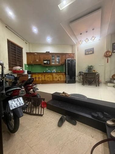 Bán nhà phố Ngọc Lâm 43m²x 3 Tầng , trung tâm phố , Giá 9,8 tỷ 