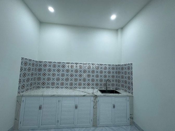 Cho thuê nhà mặt tiền đường Lạc Long Quân