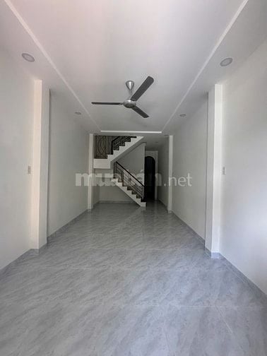 Cho thuê nhà mặt tiền đường Lạc Long Quân