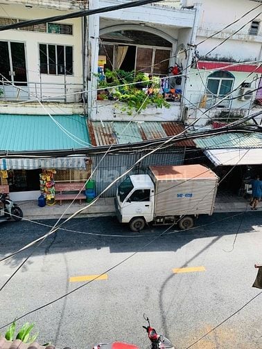 Nhà 2 tầng cho thuê rẻ, 11tr/tháng, mặt tiền ngay khu Độc Lập, 52m2
