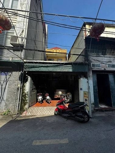 BÁN ĐẤT TẶNG NHÀ - GIÁ HẠT RẺ - LĨNH NAM 🔹DT: 95m² 🔹MT: 4.2m² => HẬU