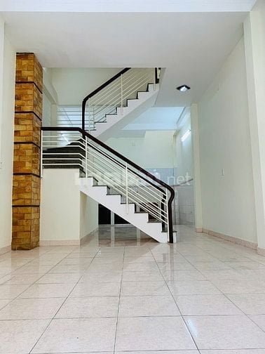Nhà 2 tầng cho thuê rẻ, 11tr/tháng, mặt tiền ngay khu Độc Lập, 52m2