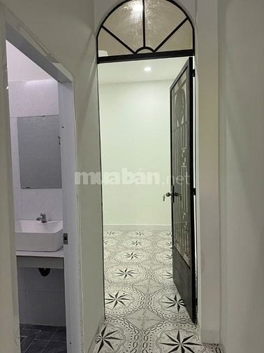 Cho thuê nhà mặt tiền đường Lạc Long Quân