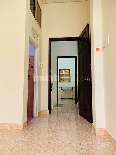 Nhà 2 tầng cho thuê rẻ, 11tr/tháng, mặt tiền ngay khu Độc Lập, 52m2
