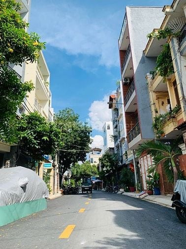 Nhà 2 tầng cho thuê rẻ, 11tr/tháng, mặt tiền ngay khu Độc Lập, 52m2