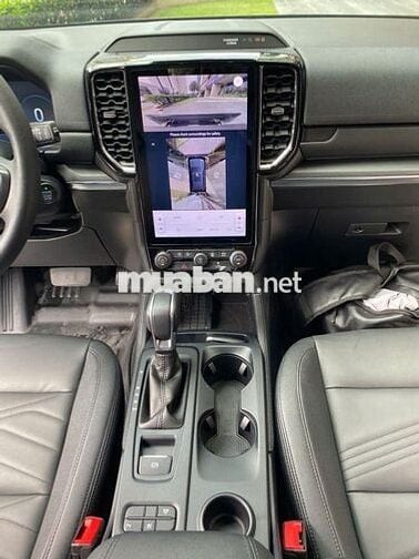 Ford Everest Titanium 2023 màu đen