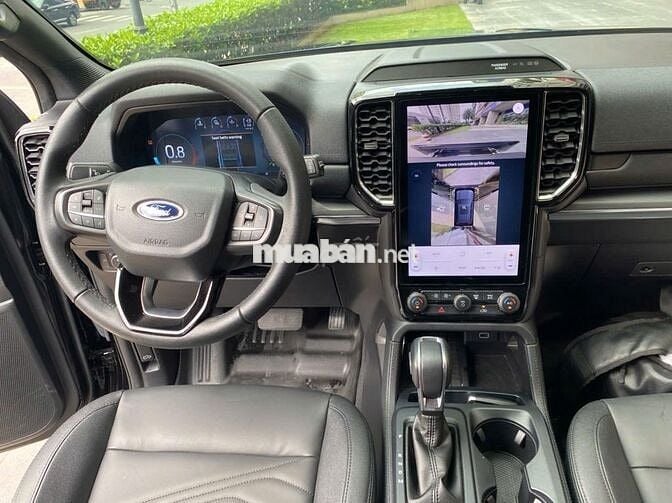 Ford Everest Titanium 2023 màu đen