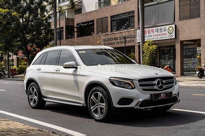 GLC200 Sx 2019 màu trắng nội thất nâu đẹp xuất sắc