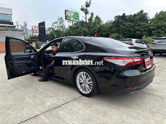 Toyota Camry 2021 2.5Q - HÃNG BH 1 năm giảm sâu