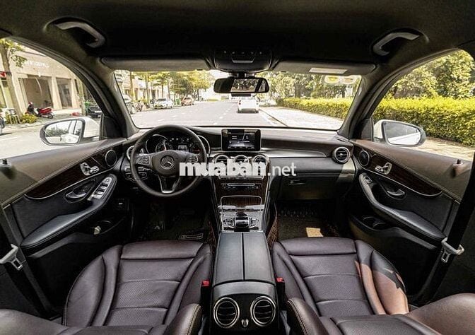 GLC200 Sx 2019 màu trắng nội thất nâu đẹp xuất sắc