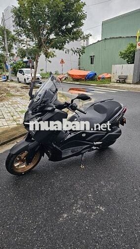 Xe máy Yamaha XMAX 300 màu đen 2024
