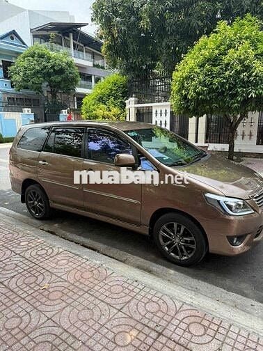 Toyota Innova 2014 E - 110000 km