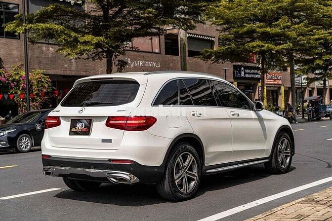 GLC200 Sx 2019 màu trắng nội thất nâu đẹp xuất sắc