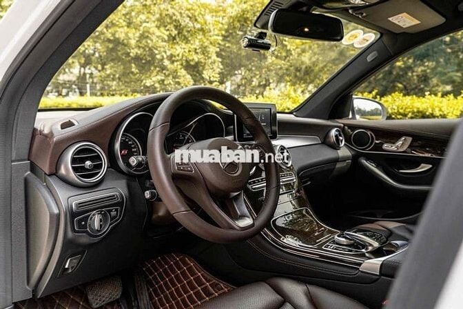 GLC200 Sx 2019 màu trắng nội thất nâu đẹp xuất sắc