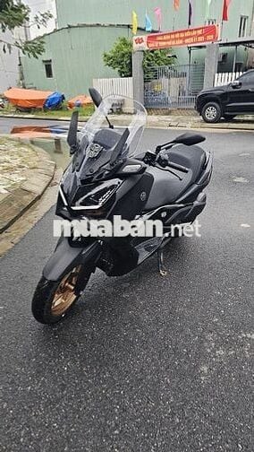 Xe máy Yamaha XMAX 300 màu đen 2024