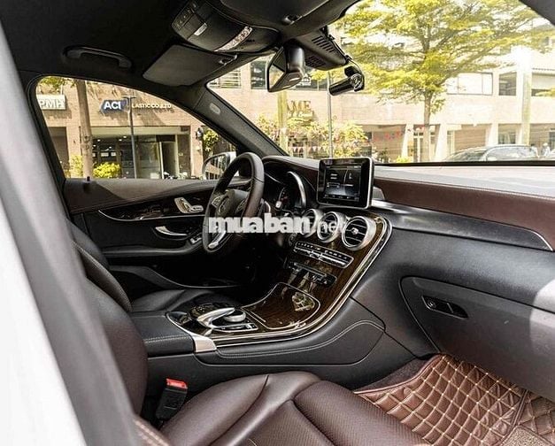 GLC200 Sx 2019 màu trắng nội thất nâu đẹp xuất sắc