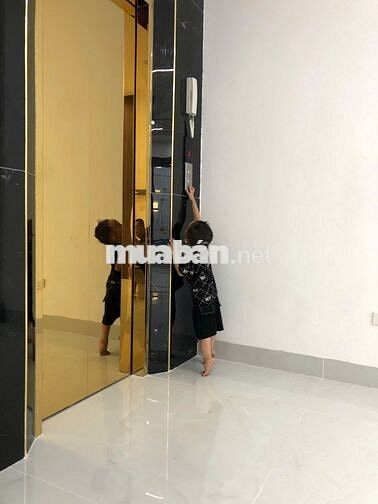 Cho thuê nhà nguyên căn 7 tầng mới 4 PN, Bát Khối gần Aeon,Cổ Linh