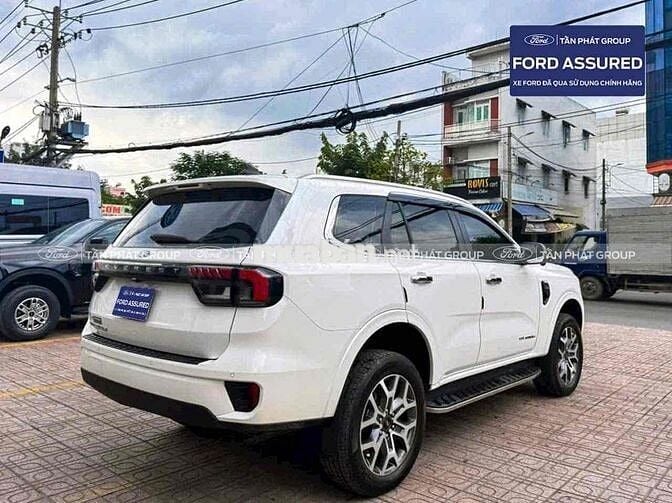 EVEREST TITAN 4x2 sx2023 bảo hành hãng Ford 2028