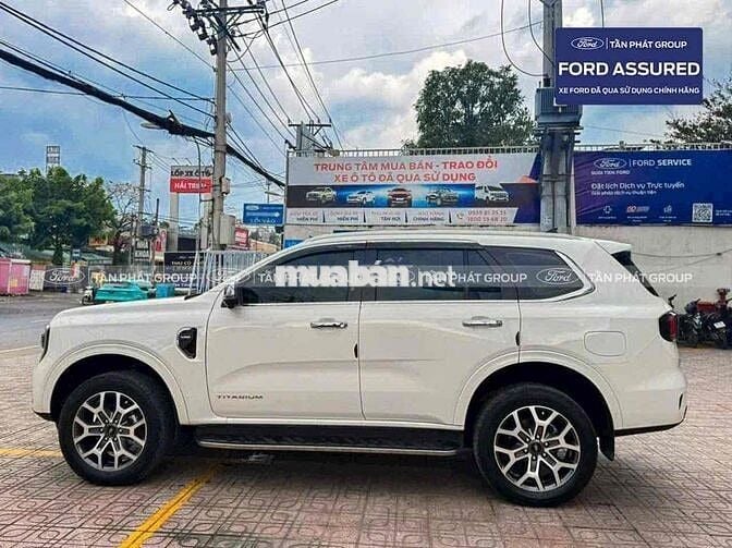 EVEREST TITAN 4x2 sx2023 bảo hành hãng Ford 2028