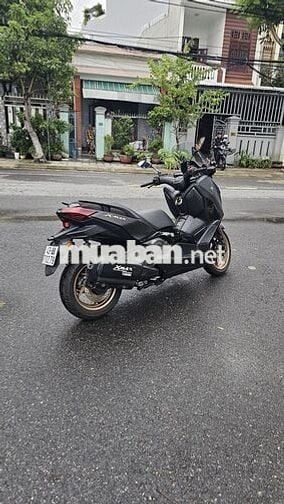 Xe máy Yamaha XMAX 300 màu đen 2024