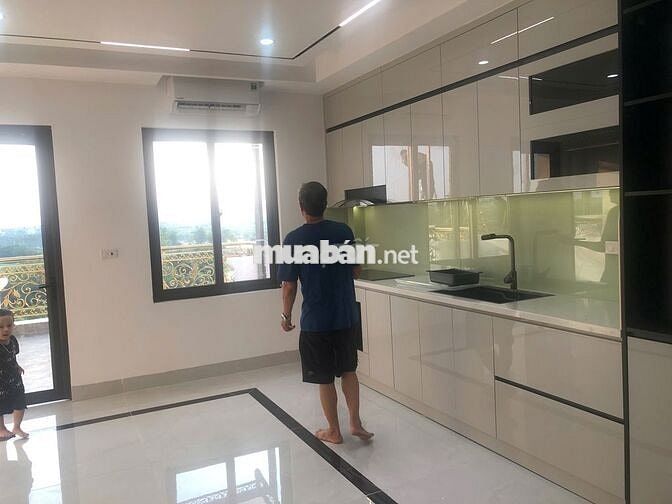Cho thuê nhà nguyên căn 7 tầng mới 4 PN, Bát Khối gần Aeon,Cổ Linh