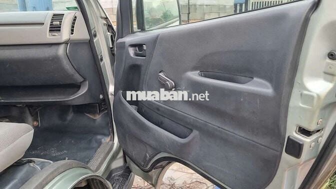 Ô tô tải van Toyota Hiace 6 chỗ 2006 máy xăng