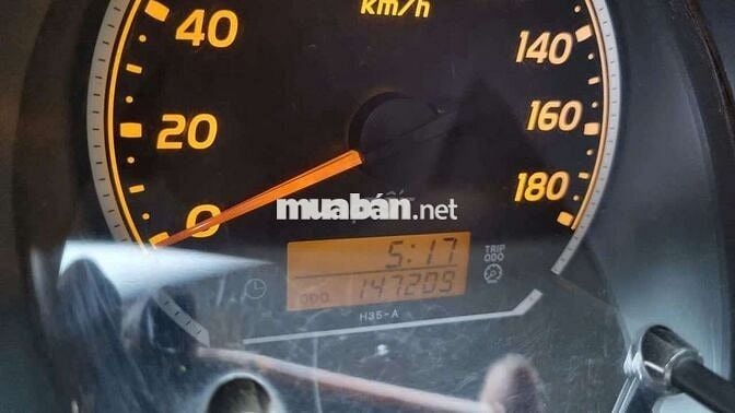 Ô tô tải van Toyota Hiace 6 chỗ 2006 máy xăng