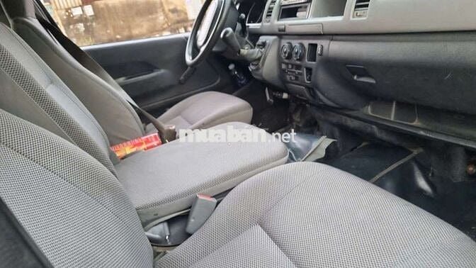 Ô tô tải van Toyota Hiace 6 chỗ 2006 máy xăng