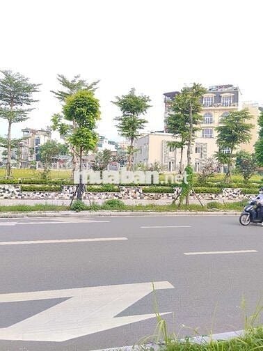 Cho thuê nhà mặt phố Ngọc Thuỵ, 90m x 3tầng,mặt tiền 7,6m.Giá chỉ 40tr