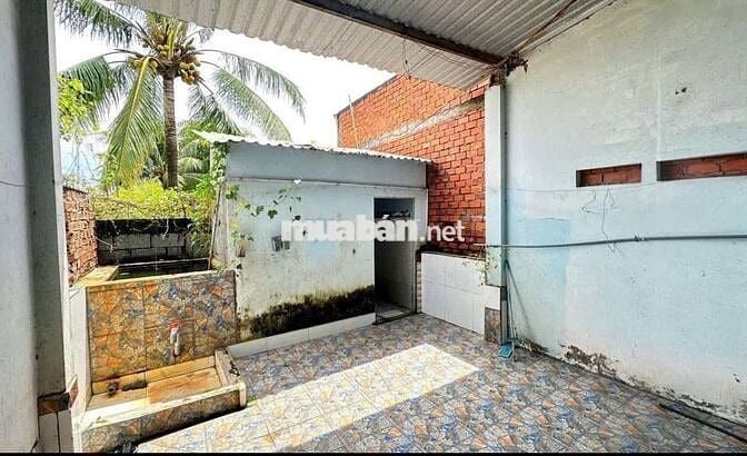 cần tiền nên bán gấp căn nhà 150m2 ở Tân Thông Hội - Củ Chi. Giá 900TR
