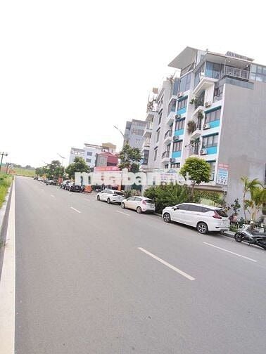 Cho thuê nhà mặt phố Ngọc Thuỵ, 90m x 3tầng,mặt tiền 7,6m.Giá chỉ 40tr