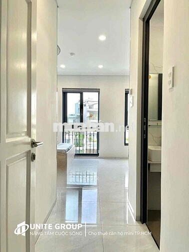 Căn hộ full nội thất cửa sổ lớn ngay chợ Bà Chiểu gần Q1