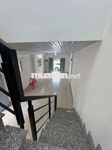 Nhà Thủ Đức, mặt tiền kinh doanh, giá hơn 4 tỷ. Gần các trường đại học