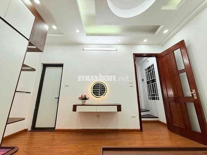 Lô Góc 2 Thoáng Cầu Giấy 40m2 - 5 Tầng - Ngõ Thông - Gần Phố - 8,8 Tỷ