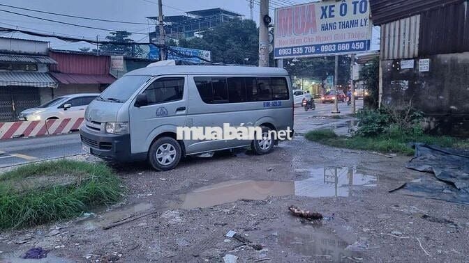 Ô tô tải van Toyota Hiace 6 chỗ 2006 máy xăng