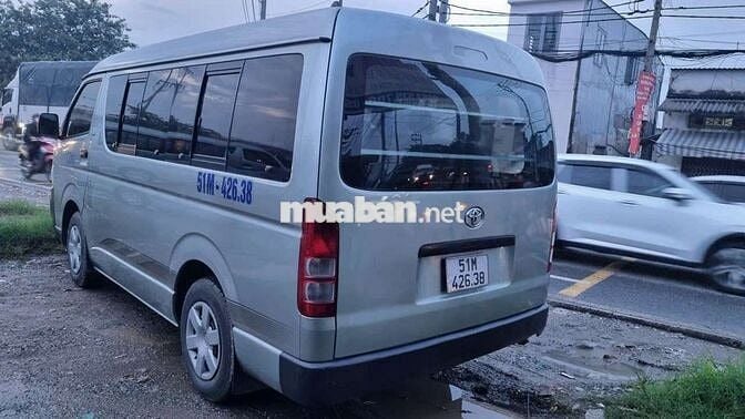 Ô tô tải van Toyota Hiace 6 chỗ 2006 máy xăng
