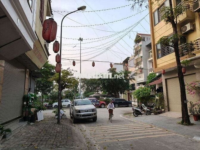 PHÂN LÔ YÊN SỞ ,VỈA HÈ, Ô TÔ TẢI ĐỖ NGÀY ĐÊM PHÂN LÔ YÊN SỞ ,VỈA HÈ, Ô TÔ TẢI ĐỖ NGÀY ĐÊM